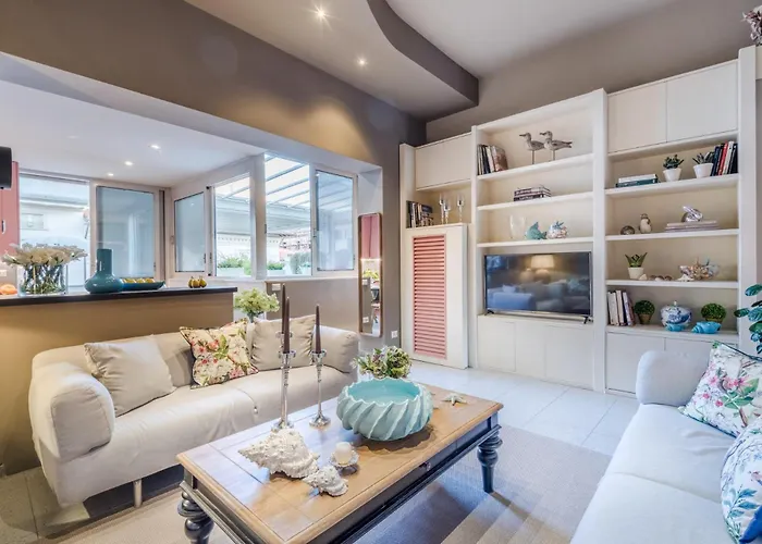 Gemma Imperiale 3 Bedrooms With Terrace In Viareggio