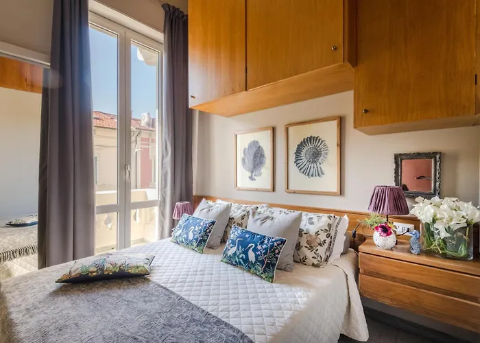 Gemma Imperiale 3 Bedrooms With Terrace In Apartment Viareggio