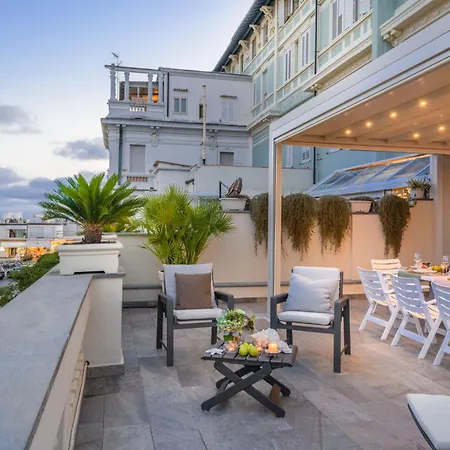 Gemma Imperiale 3 Bedrooms With Terrace In Apartment Viareggio