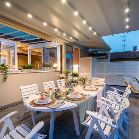 Gemma Imperiale 3 Bedrooms With Terrace In Apartment Viareggio