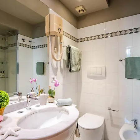 Gemma Imperiale 3 Bedrooms With Terrace In Apartment Viareggio